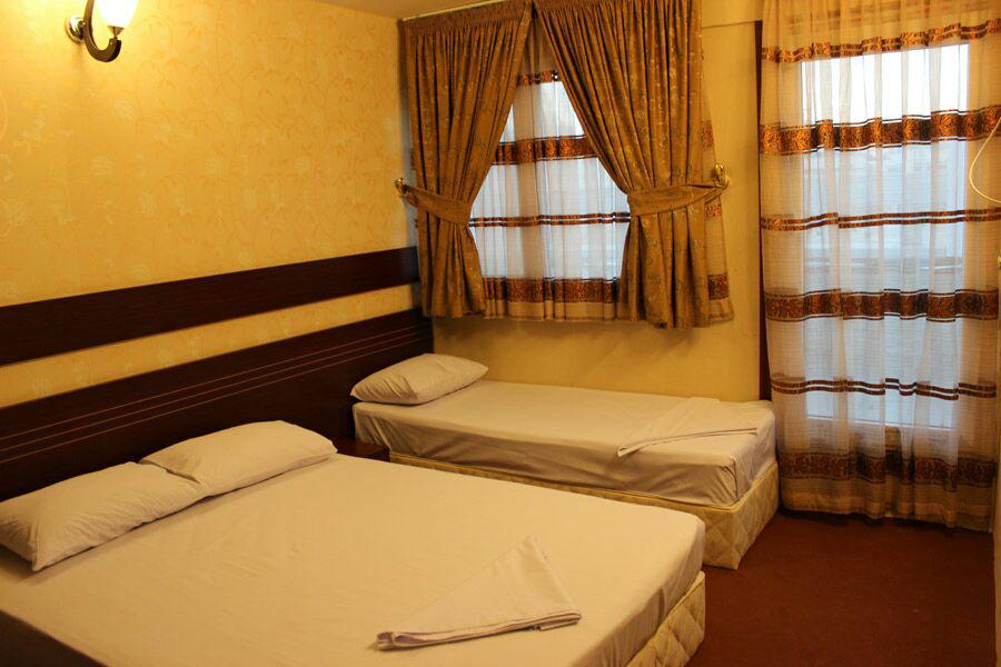اتاق سه تخته هتل ارگ مشهد